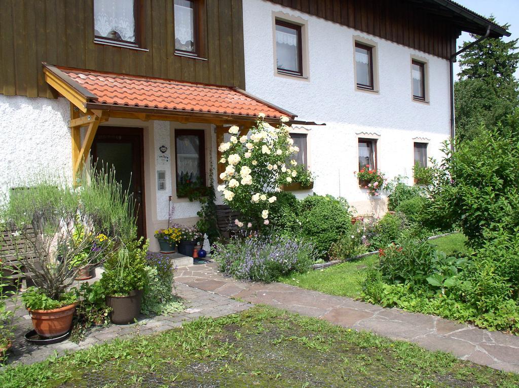 Gaestehaus Monalisa Hotel Grabenstatt Exterior photo